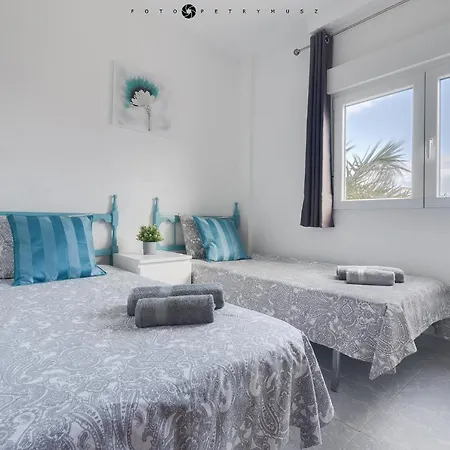 With Pool, Sea Views & Balcony Less Than 10min Walk To La Mata Beach! *