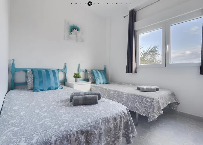 With Pool, Sea Views & Balcony Less Than 10min Walk To La Mata Beach! *