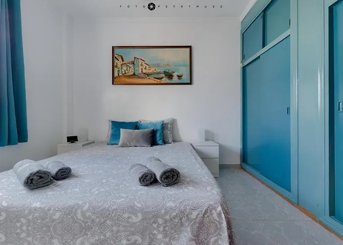 With Pool, Sea Views & Balcony Less Than 10min Walk To La Mata Beach! *
